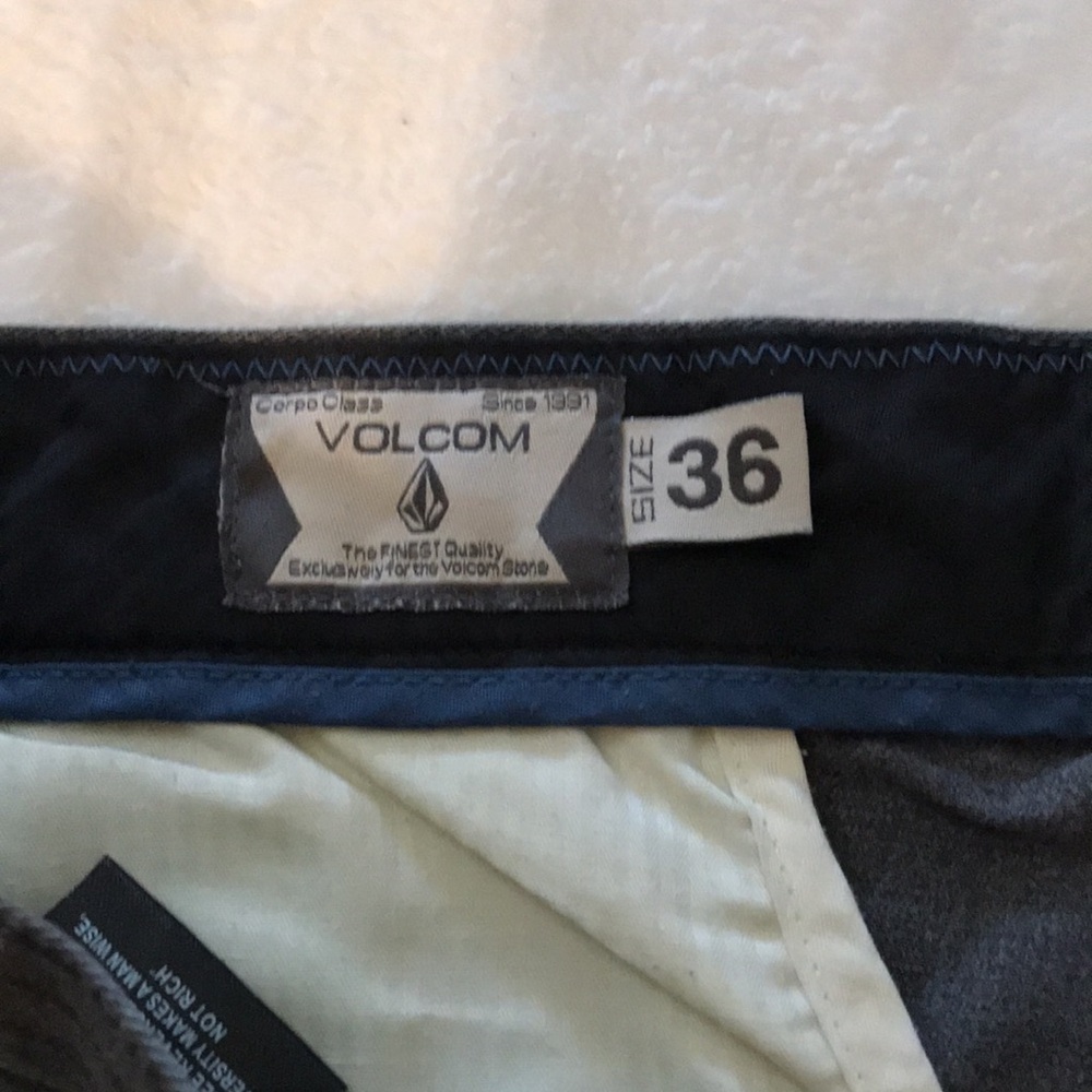 Volcom Corpo Class Pinstripe Casual Shorts Men’s 36 Read - Picture 3 of 6
